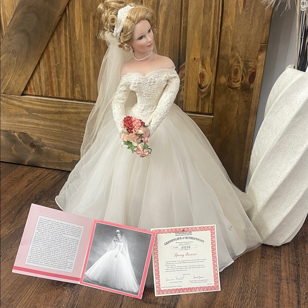 Collectible Porcelain Spring Promise Bride Doll with Lace Dress. 1997 used - Picture 14 of 16